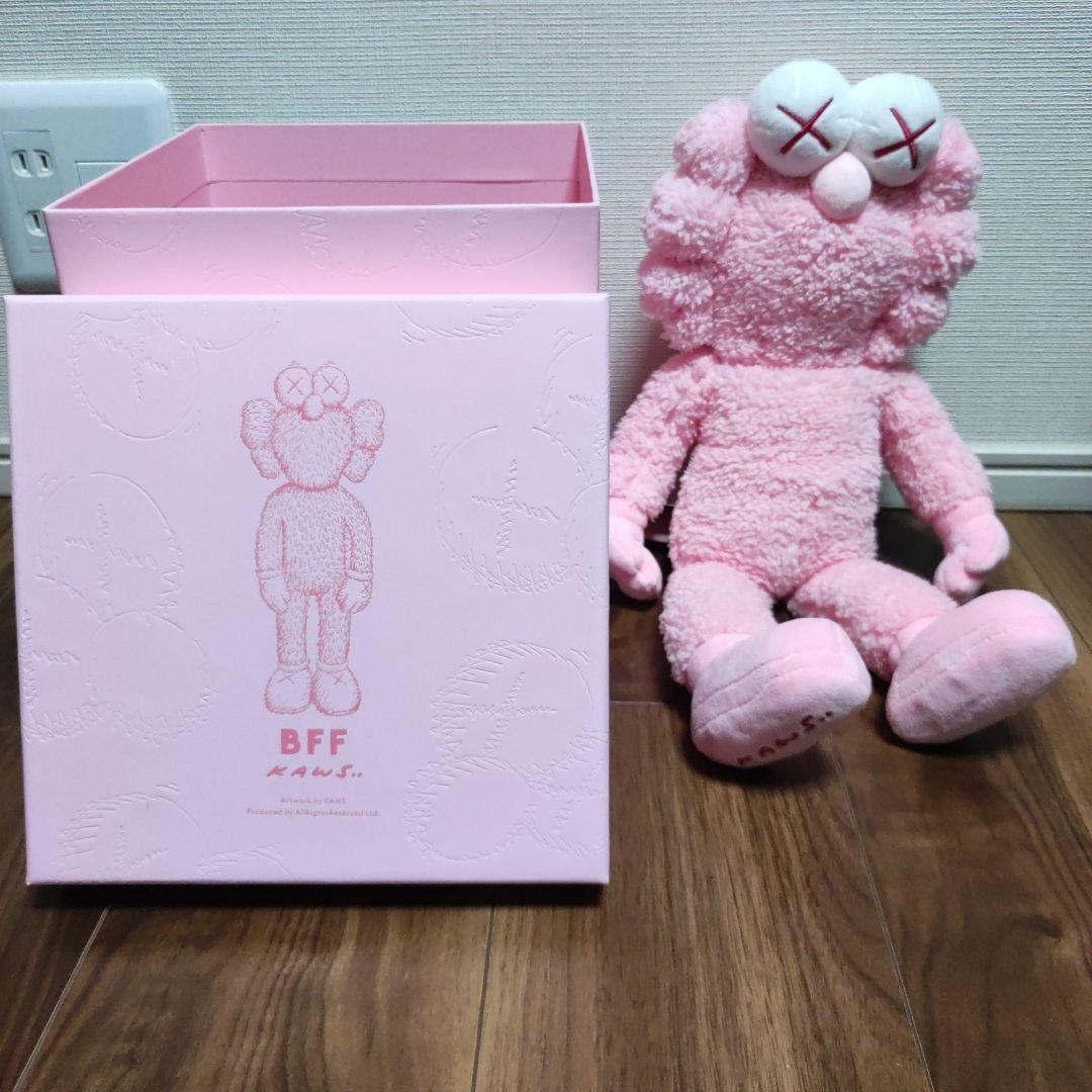 kaws bff pink　新品　世界3000体限定