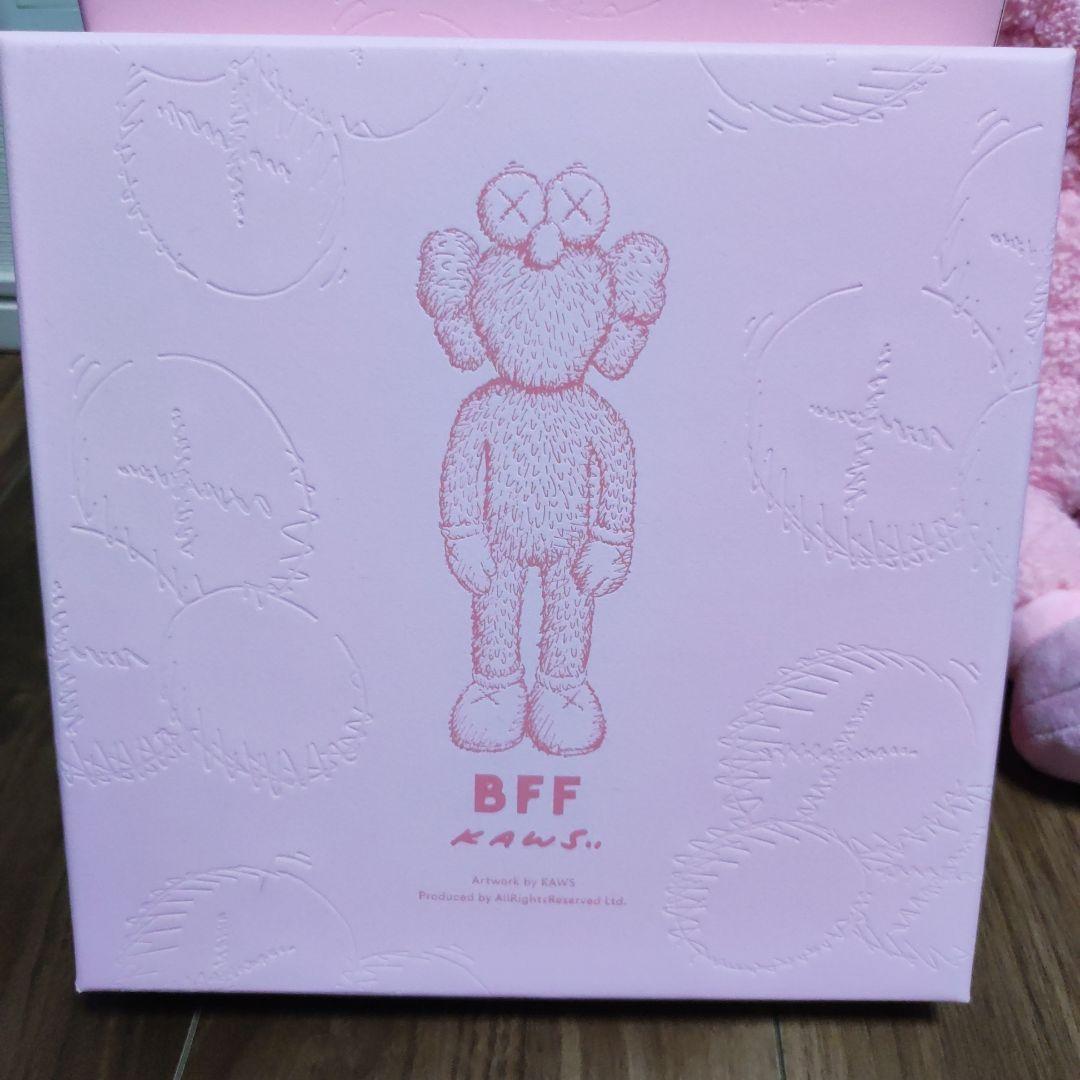 kaws bff pink　新品　世界3000体限定