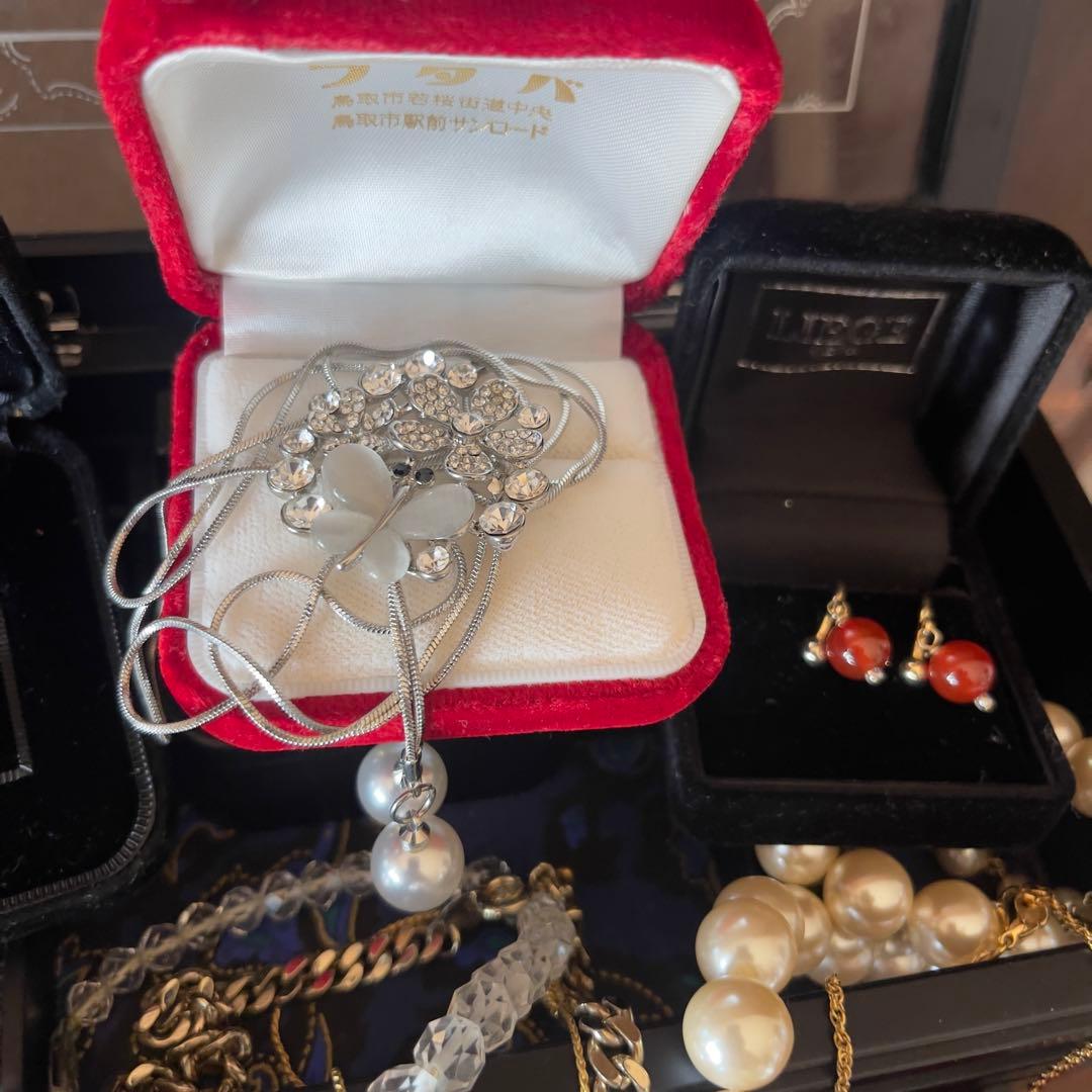 遺品整理 大量 k18刻印ピアスあり ブランドアクセサリー パール ネックレス