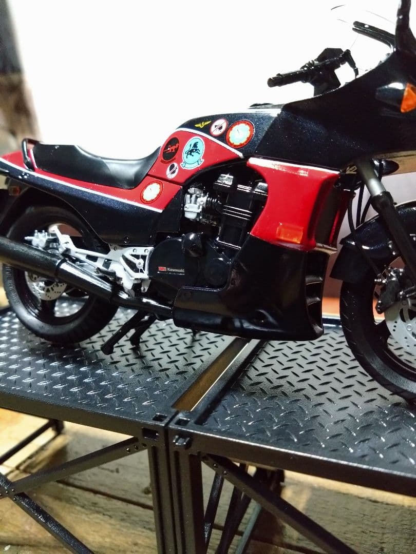 カワサキ　GPZ900R ニンジャ　1/12 　トップガンバージョン　完成品