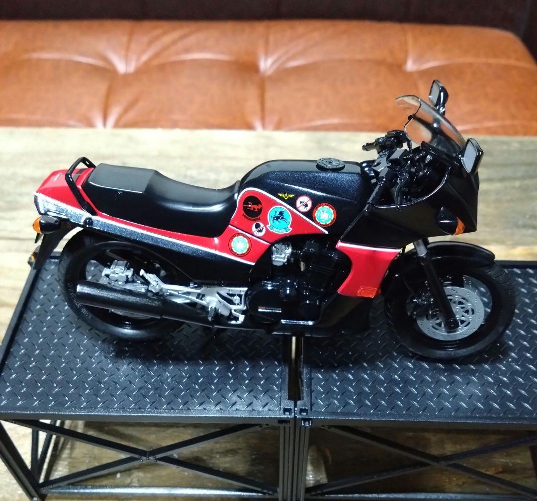 カワサキ　GPZ900R ニンジャ　1/12 　トップガンバージョン　完成品