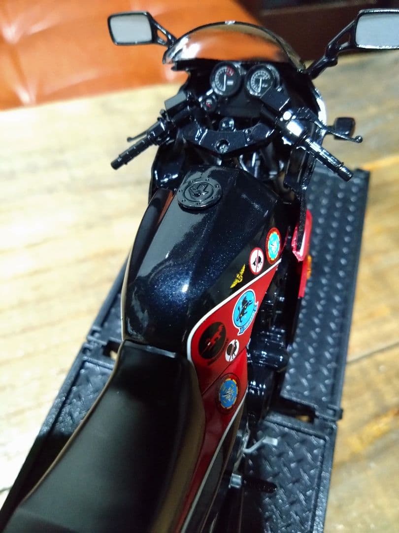 カワサキ　GPZ900R ニンジャ　1/12 　トップガンバージョン　完成品