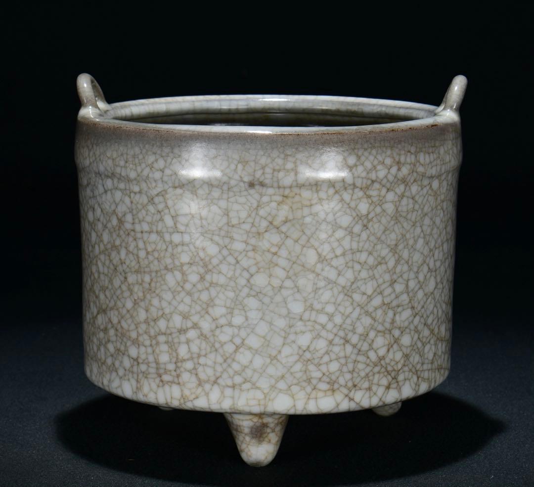 旧蔵　宋代 哥窑 青白釉 双耳三足炉 貫入美香炉・文房具置物