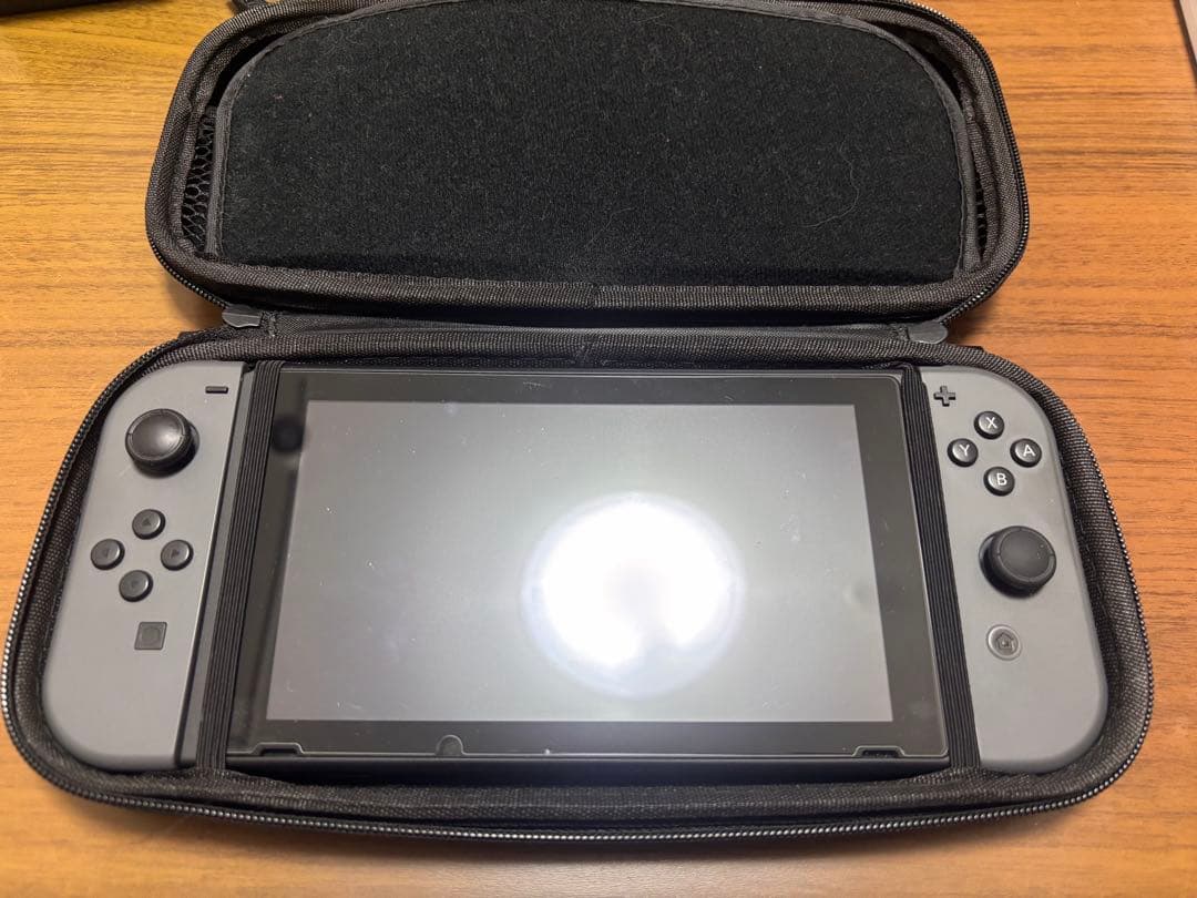 Nintendo Switch 本体 + 付属品 + ケース
