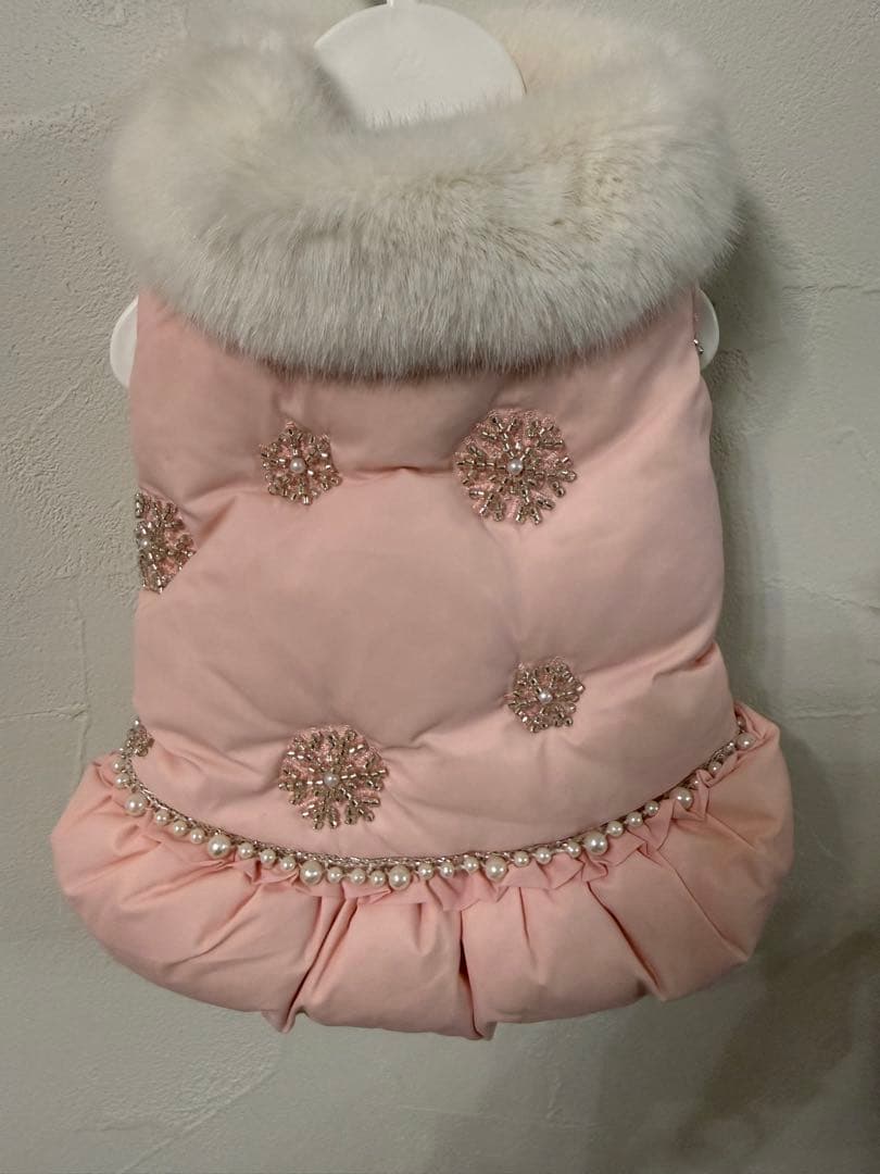 試着のみ グラマーイズム ダウン ピンク ファー ビジュー パール 犬服