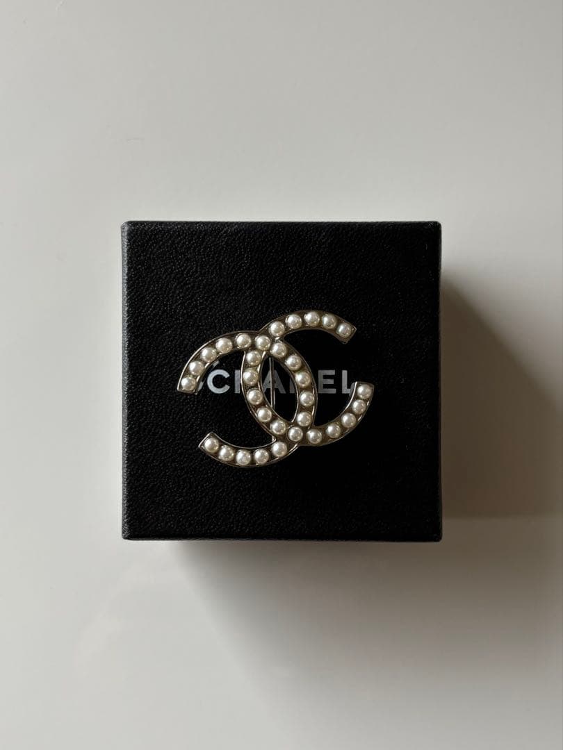 CHANEL CCロゴ ヴィンテージ ブローチ パール風 装飾付き