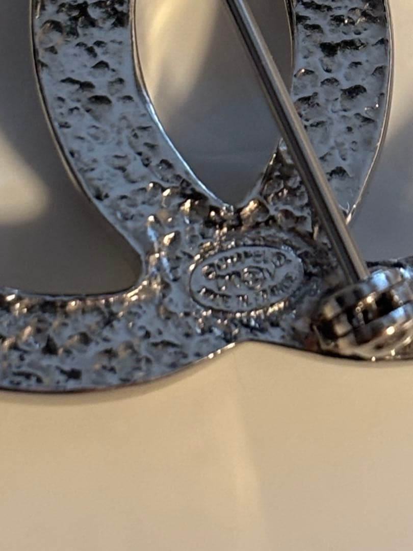 CHANEL CCロゴ ヴィンテージ ブローチ パール風 装飾付き