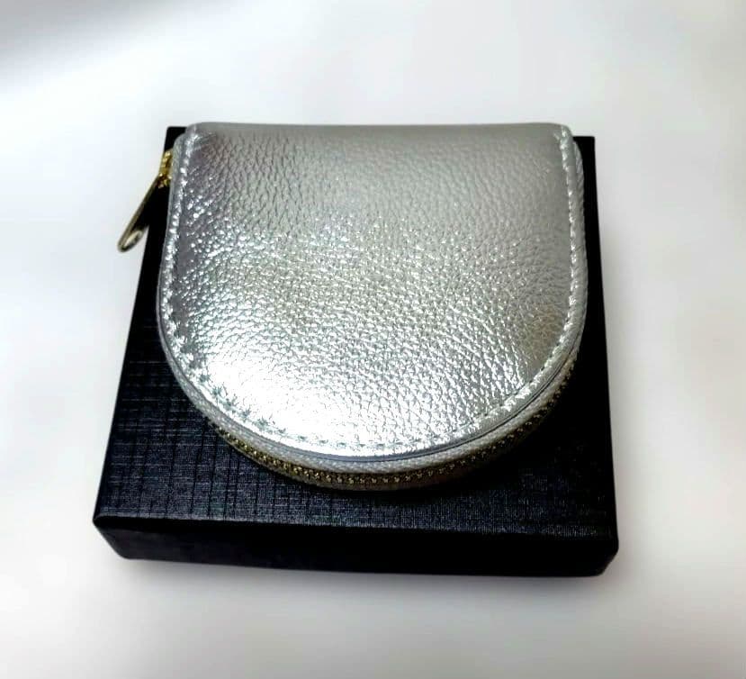 【皇居限定】☆入手困難 ☆上品なシルバーカラー馬蹄型ケース