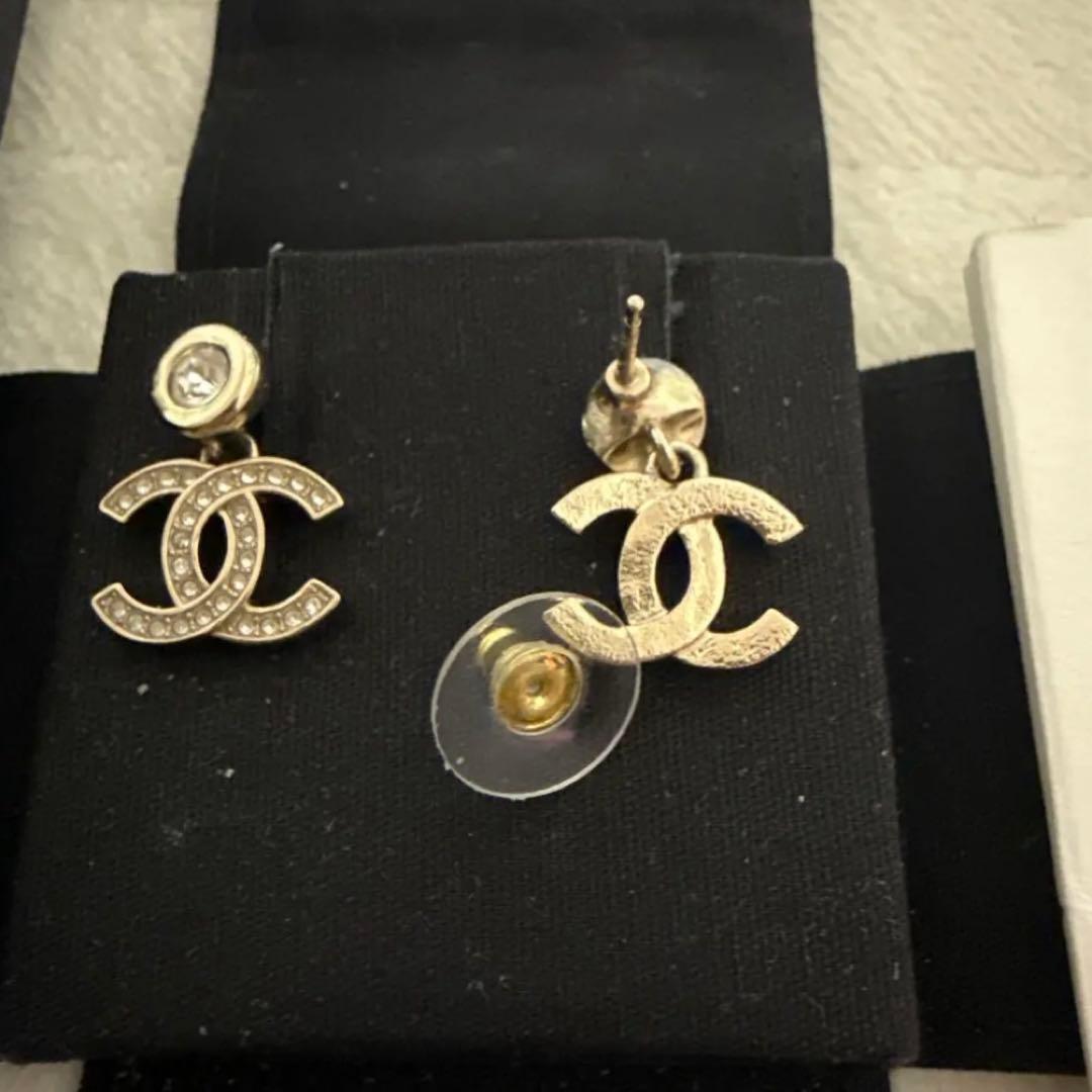 かかCHANELピアス