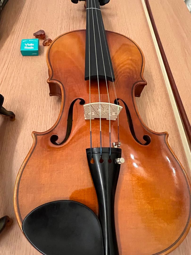 スズキバイオリンとハードケース、弓付き、松脂