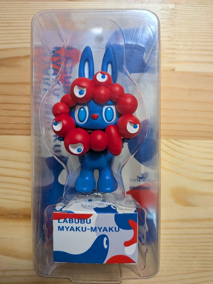 ミャクミャク　ラブブ　LABUBU MYAKU-MYAKUフィギュア