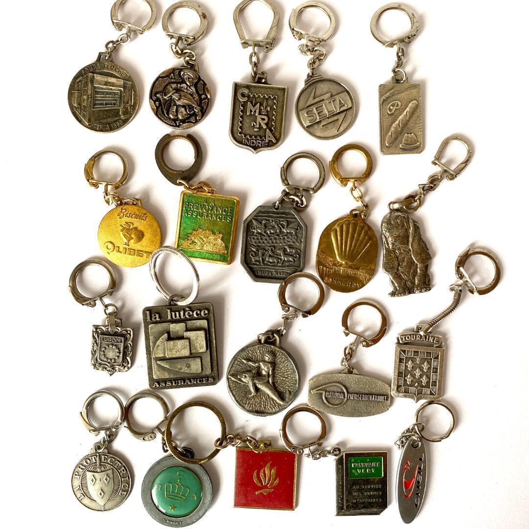 100個！フランス ヴィンテージ キーホルダー 金属製 メタル まとめ売り D4