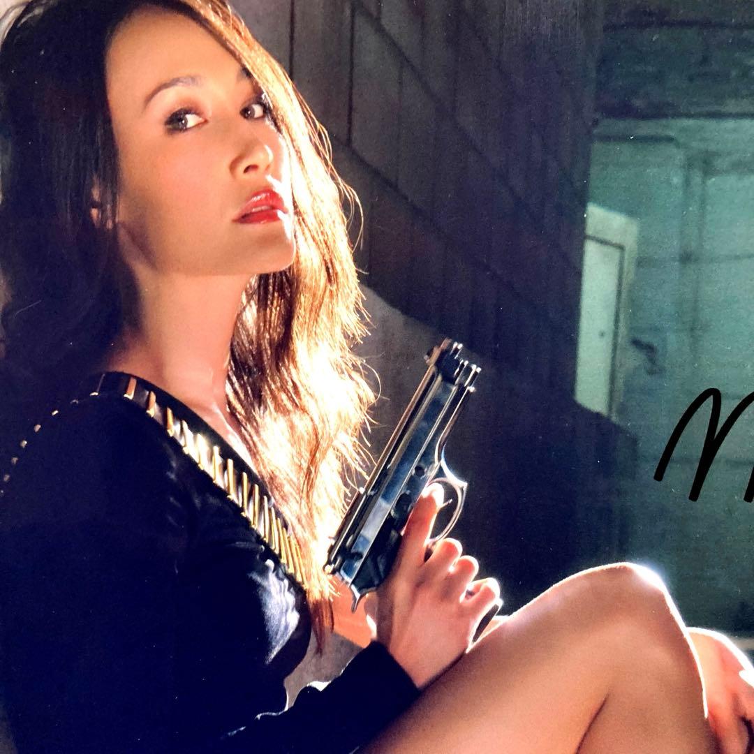 セール中…マギー・Ｑ直筆サイン入り超 特大写真…Maggie Q…サバイバー…
