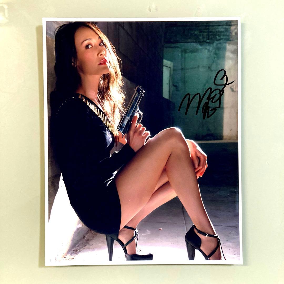 セール中…マギー・Ｑ直筆サイン入り超 特大写真…Maggie Q…サバイバー…
