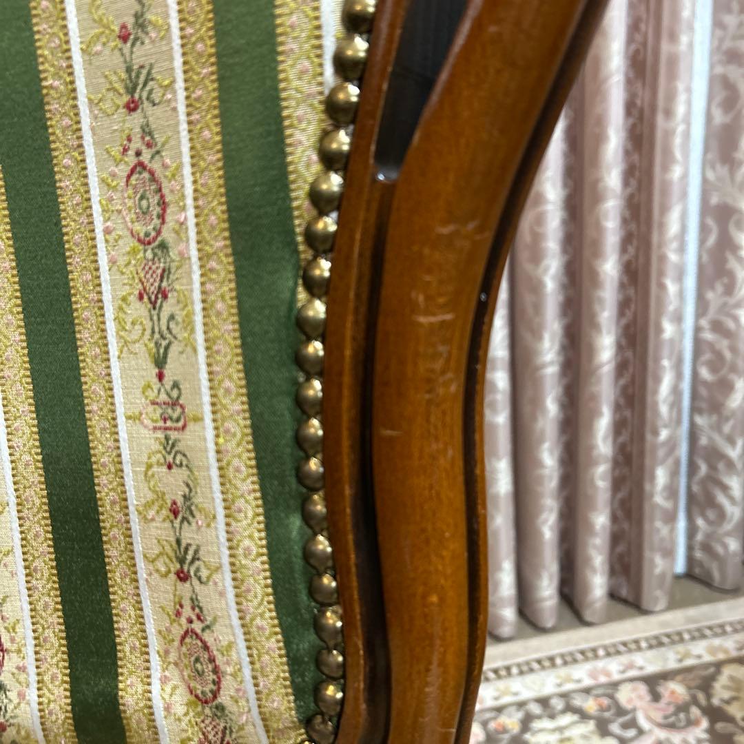 西洋スタイルのストライプ椅子