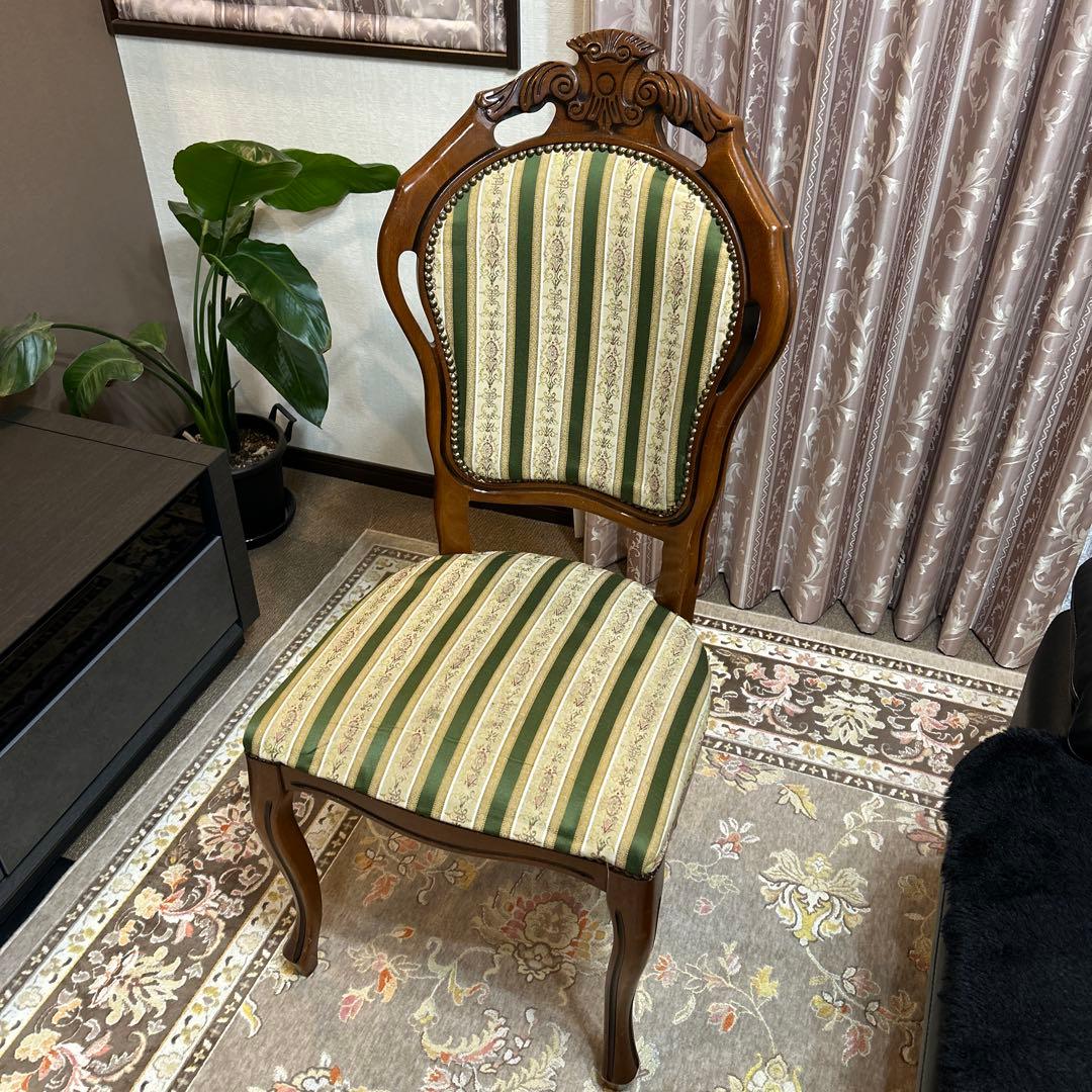 西洋スタイルのストライプ椅子