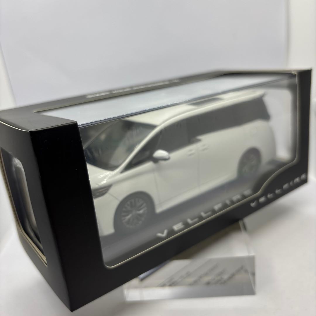 トヨタ ヴェルファイア プラチナホワイトパールマイカ 1/30スケール