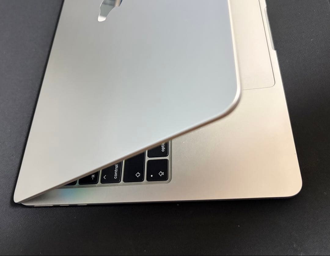 MacBook Air M2 2022 13インチ シルバー A2681