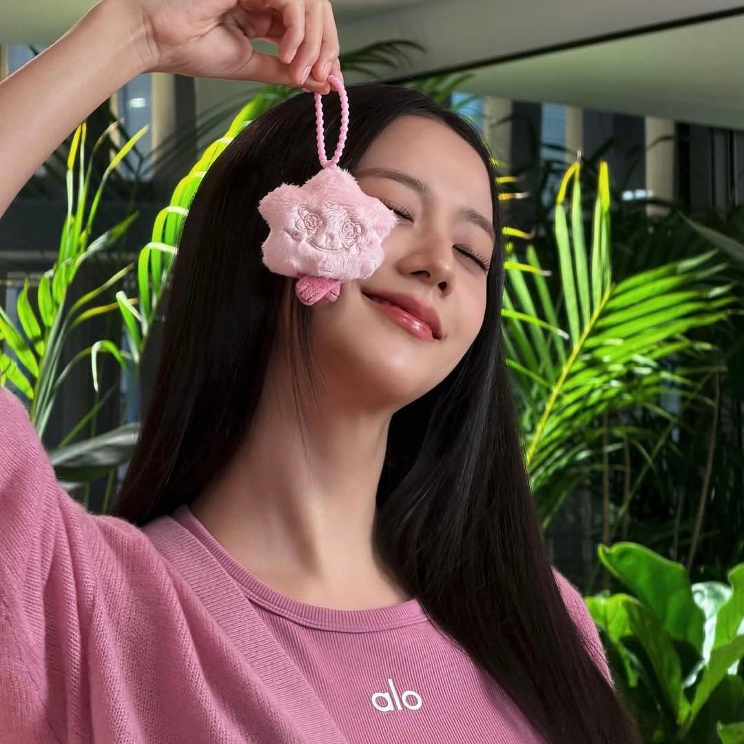 BLACKPINK ジス alo コラボ シューモン キーホルダー 限定モデル