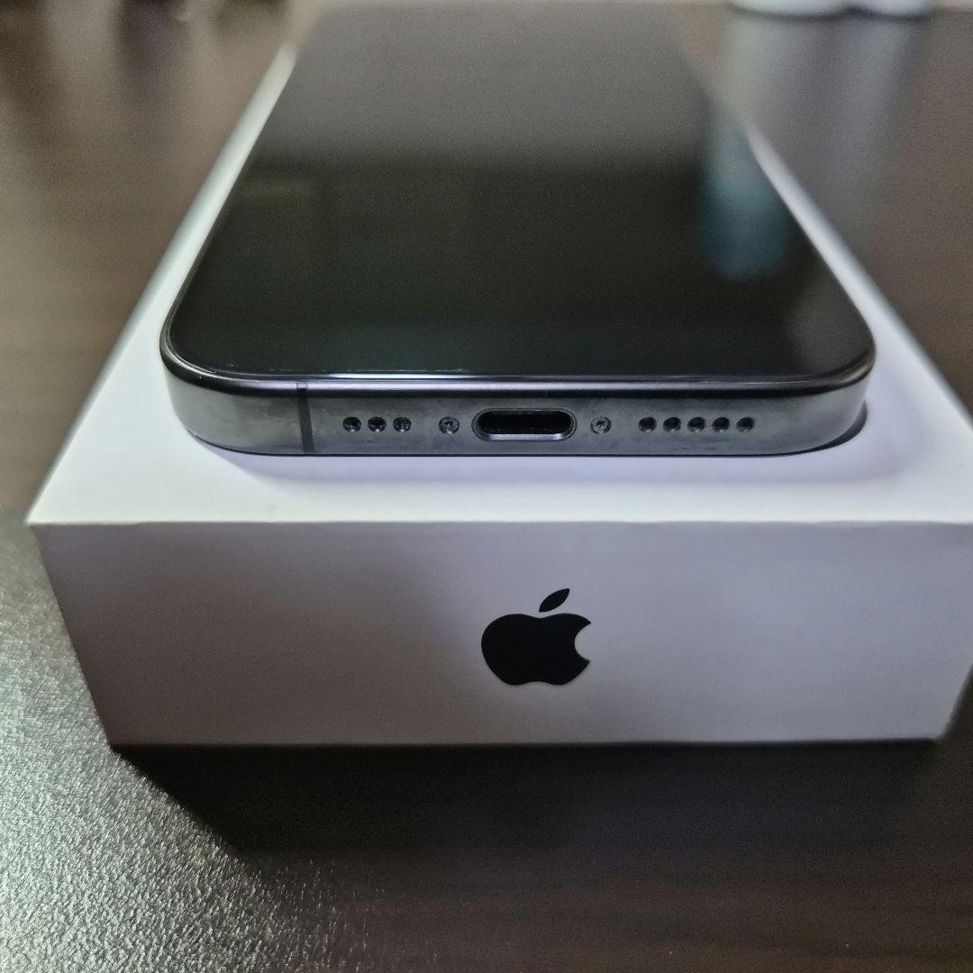 [美品]Apple iPhone 15 Pro 256GB ブラック おまけつき