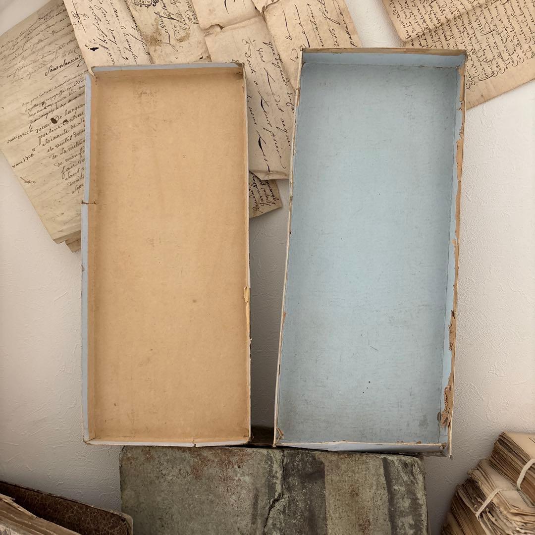 アンティーク雑貨 Old shabby paper box.