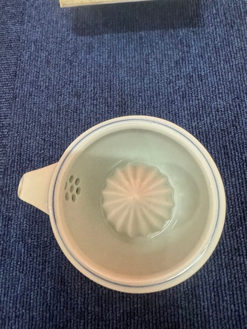 1656 其泉　色絵藤レモン絞器