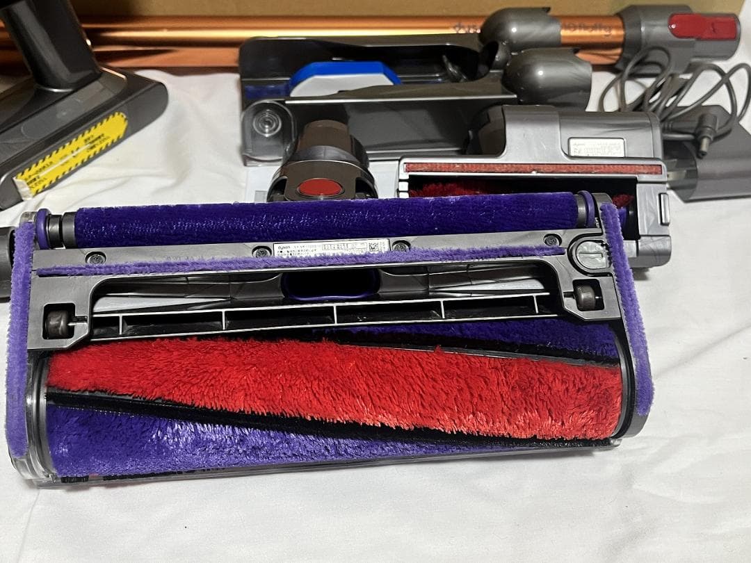 お買い得！Dysonダイソン　サイクロンクリーナーSV12/V10良品