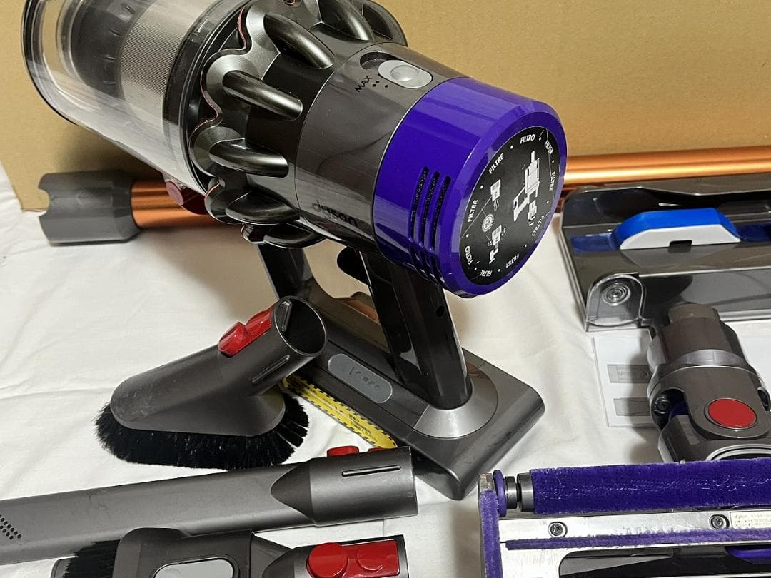 お買い得！Dysonダイソン　サイクロンクリーナーSV12/V10良品