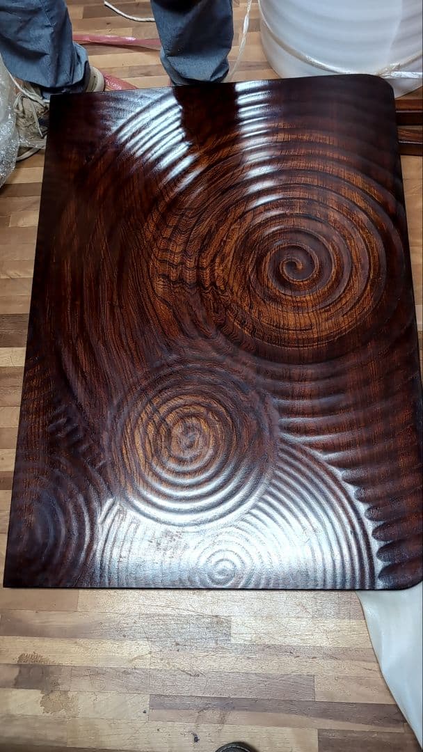 欅一枚の板衝立て　国内職人の一貫作業