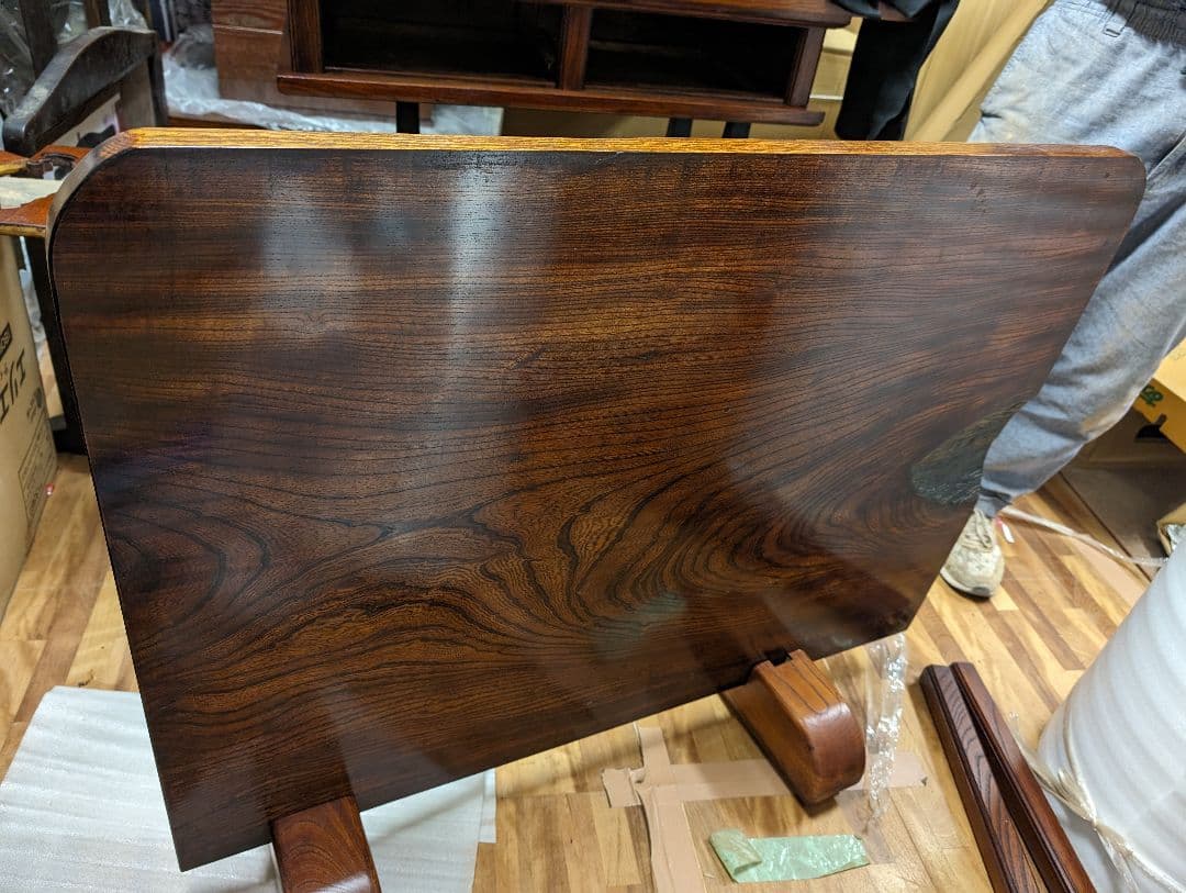 欅一枚の板衝立て　国内職人の一貫作業