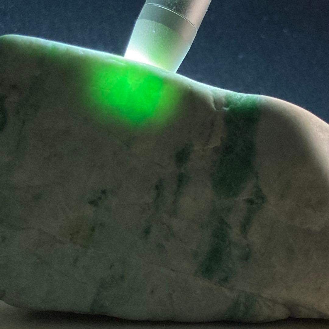 5月13日22時までの出品！　糸魚川翡翠　小断層翡翠　川石　原石　314.7ｇ