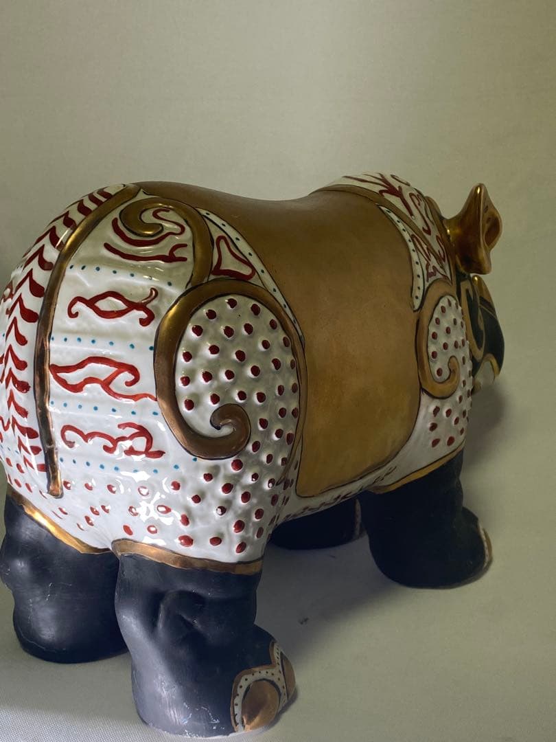 2626❣️ 幸運　サイ　置物　輸入品　ゴールド　風水