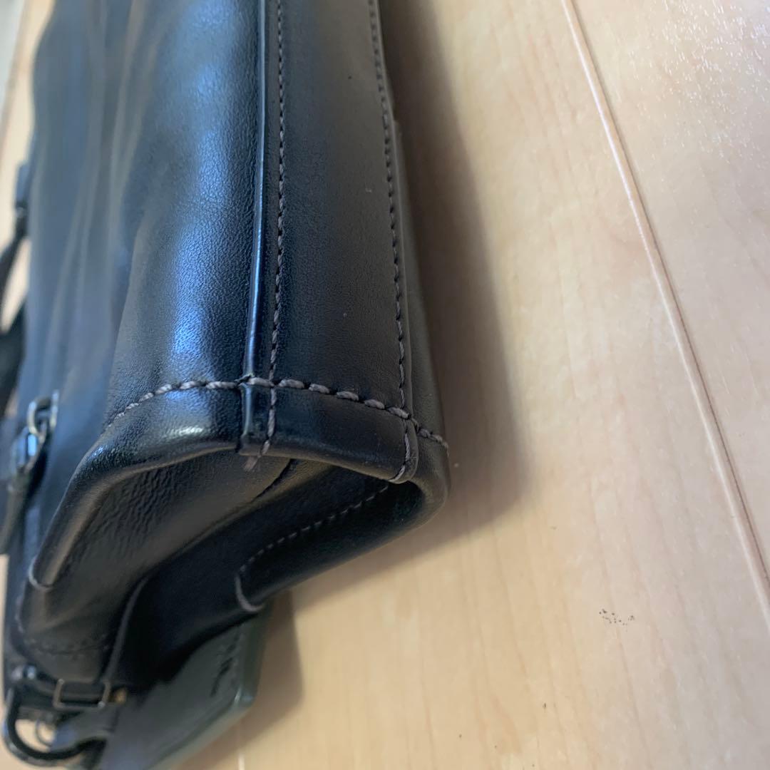 TUMI ブラック レザービジネスバッグ