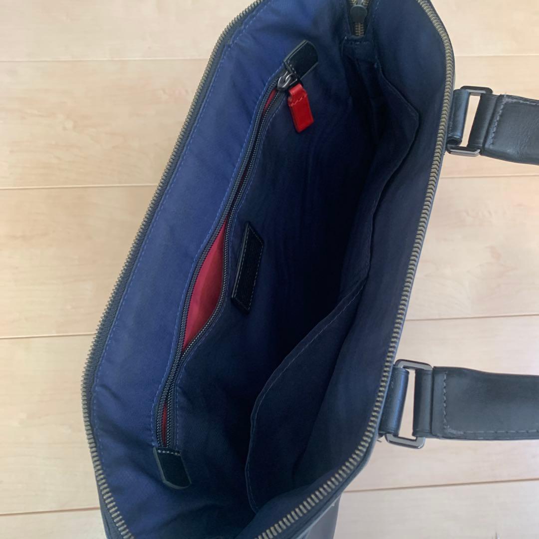 TUMI ブラック レザービジネスバッグ