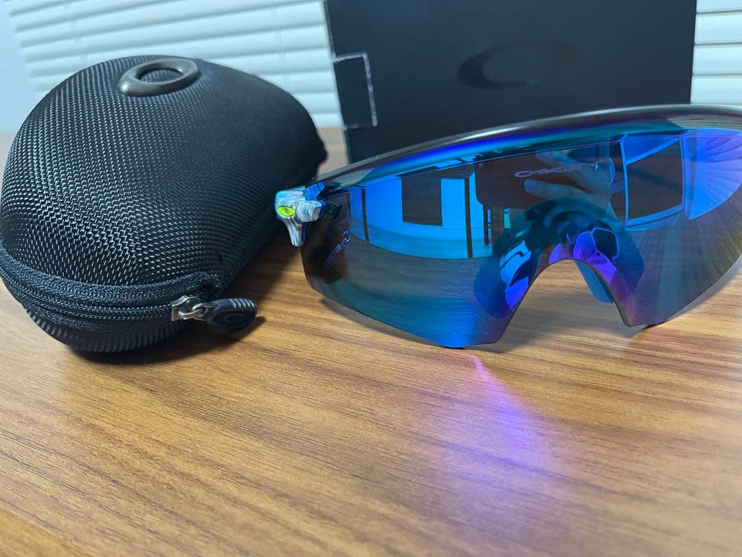 Oakley スポーツサングラス 青色レンズ