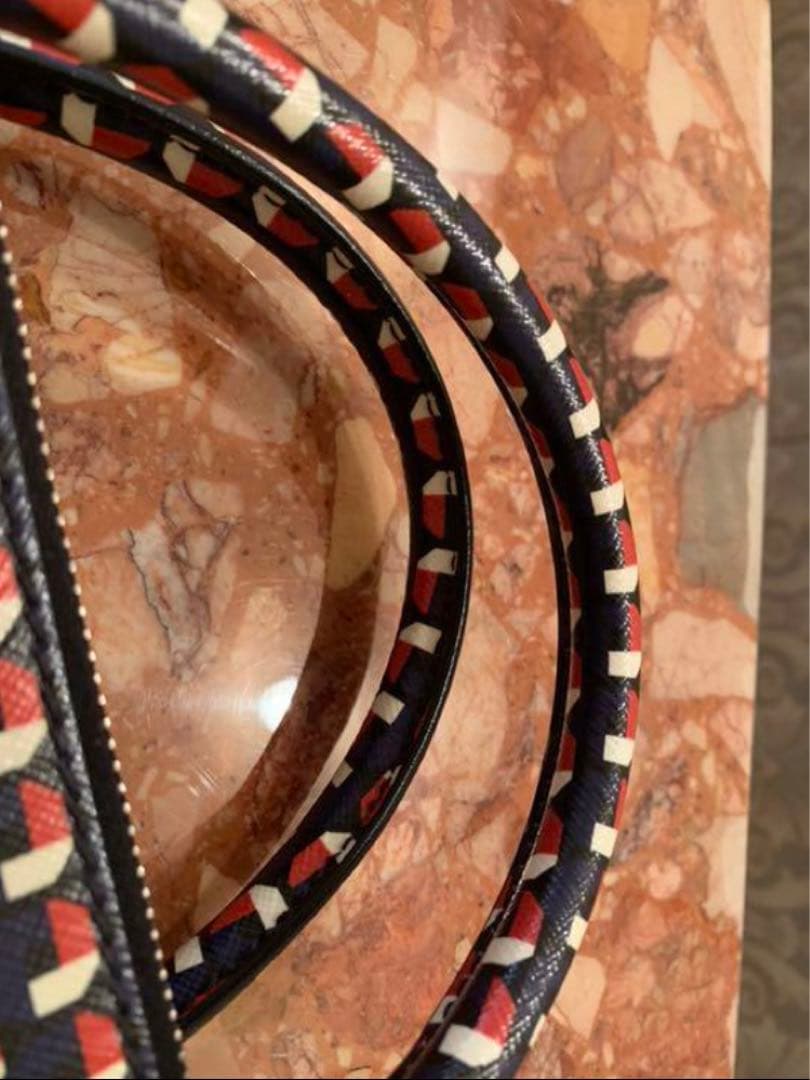 極美品プラダ　サフィアーノレザー