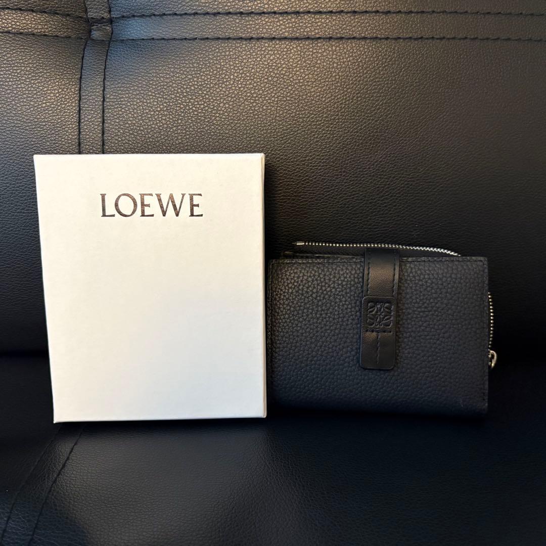 美品！早い者勝ち！LOEWE ブラック 本革二つ折り財布