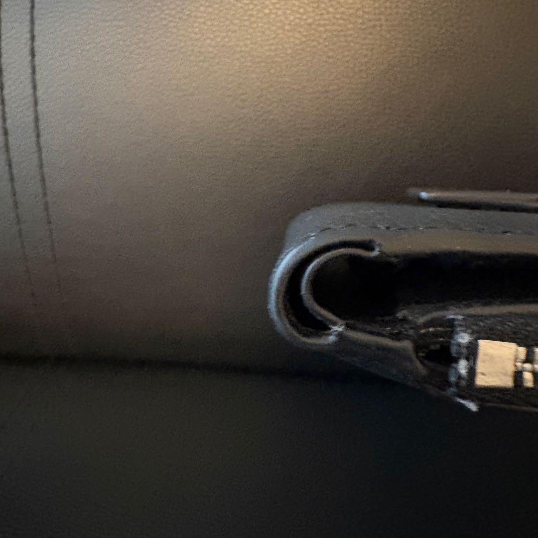 美品！早い者勝ち！LOEWE ブラック 本革二つ折り財布