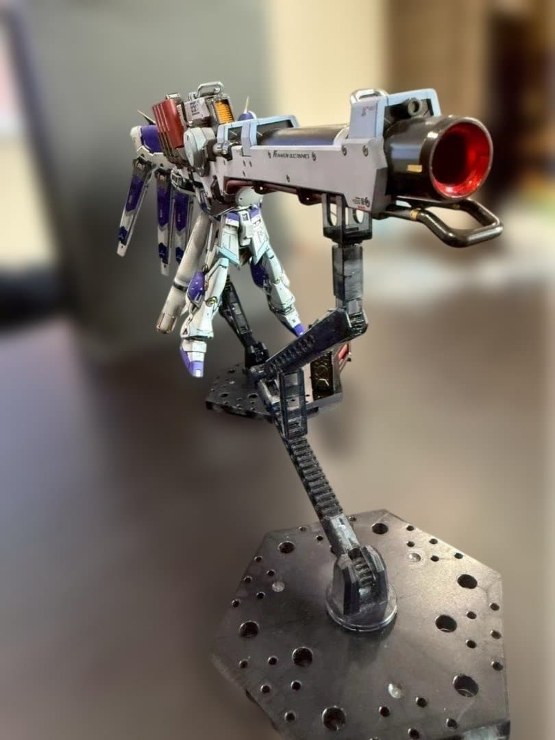 【塗装済】RG Hi-νガンダム＋ハイパー・メガ・バズーカ・ランチャー　完成品