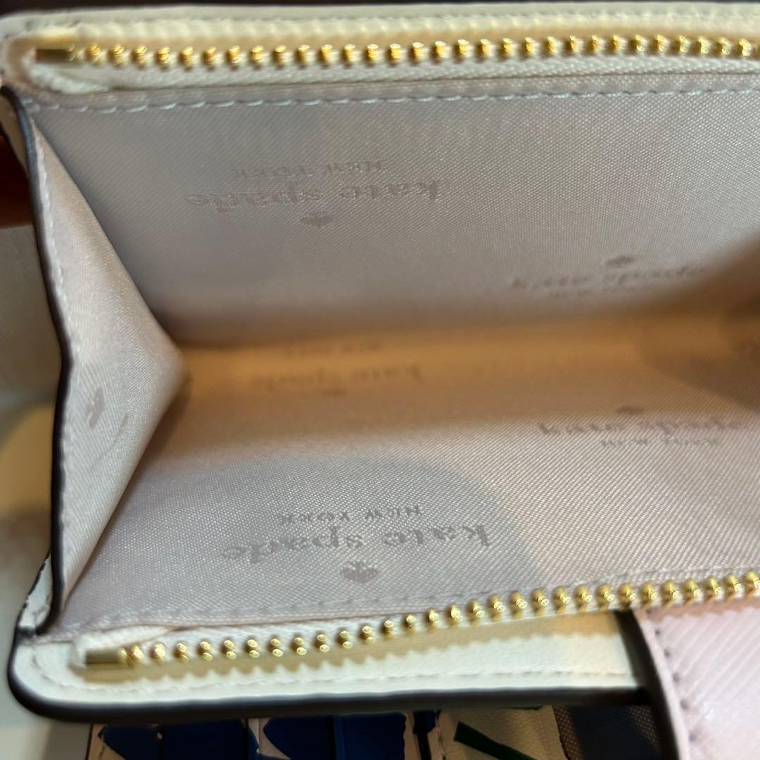 正月SALE新品未使用　箱入り　ギフト　ケイトスペード 二つ折り財布　フラワー