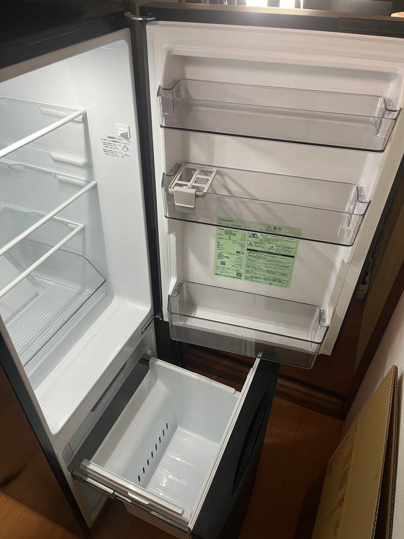 TOSHIBA ブラック冷蔵庫(150L, 2025年)