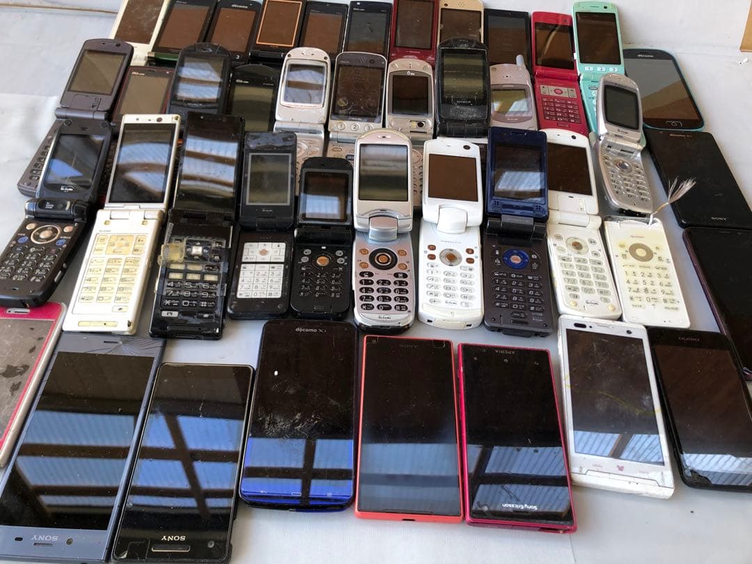 携帯電話　43点　ジャンク品　まとめ売り(I98)