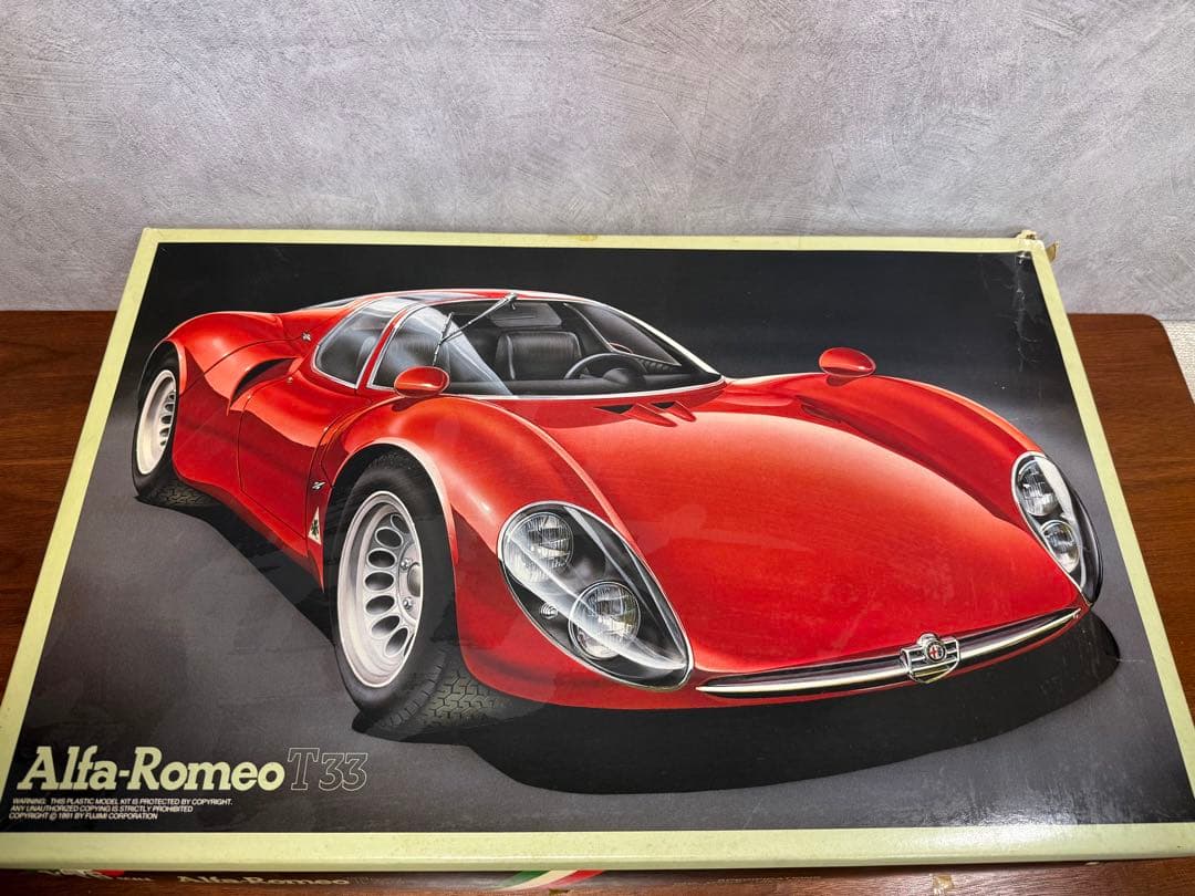 Alfa Romeo ティーポ33 1/16スケール プラモデルキット