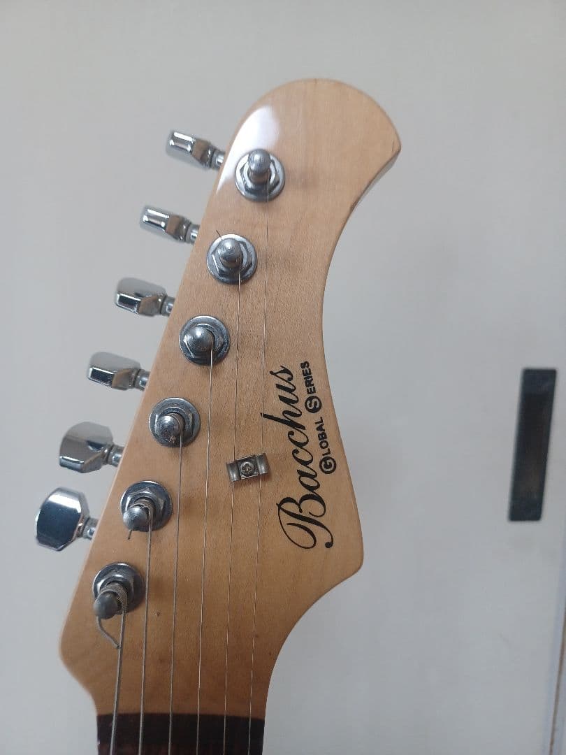 バッカス(Bacchus) エレキギター　ストラト