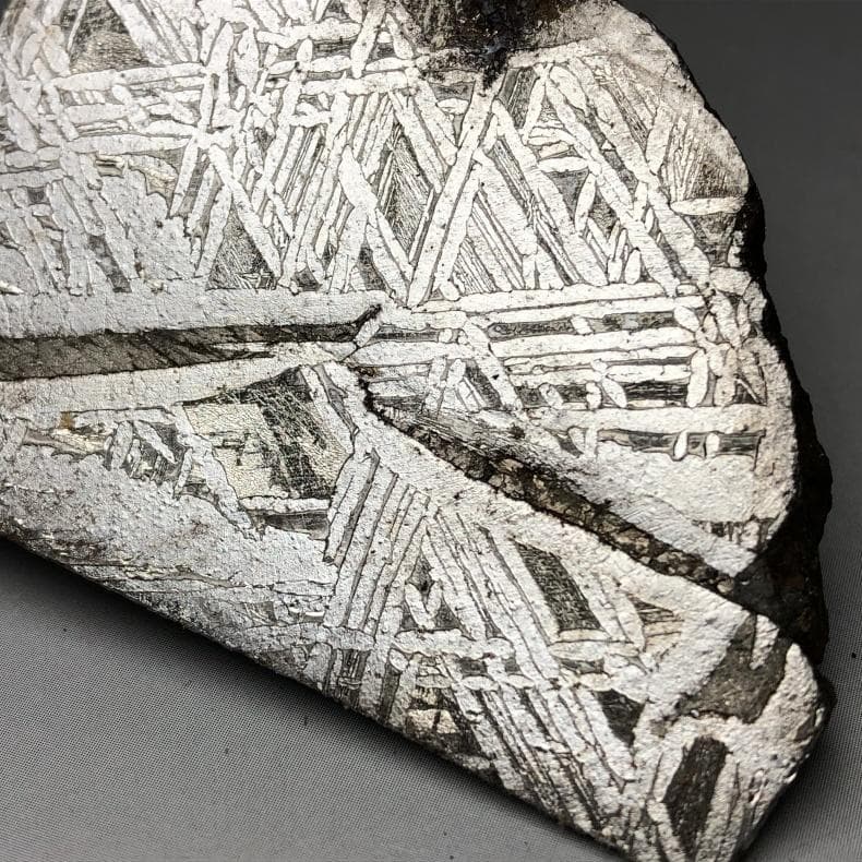 M　隕石 鉄隕石　アルタイ隕石　原皮付き　ナチュラル　原石　重さ約153ｇ