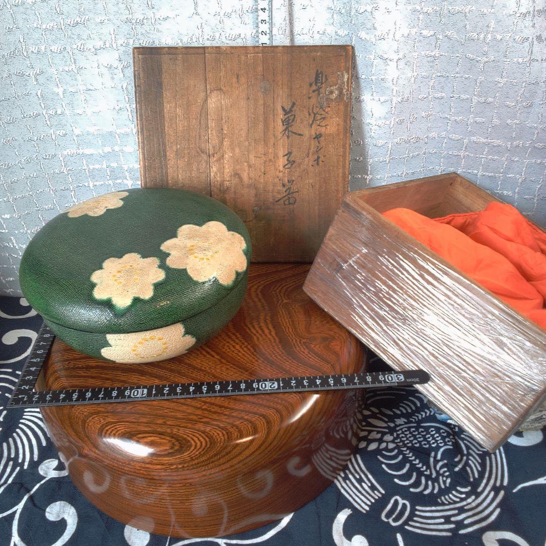 骨董５ 緑色の花模様漆器茶器 木箱付き