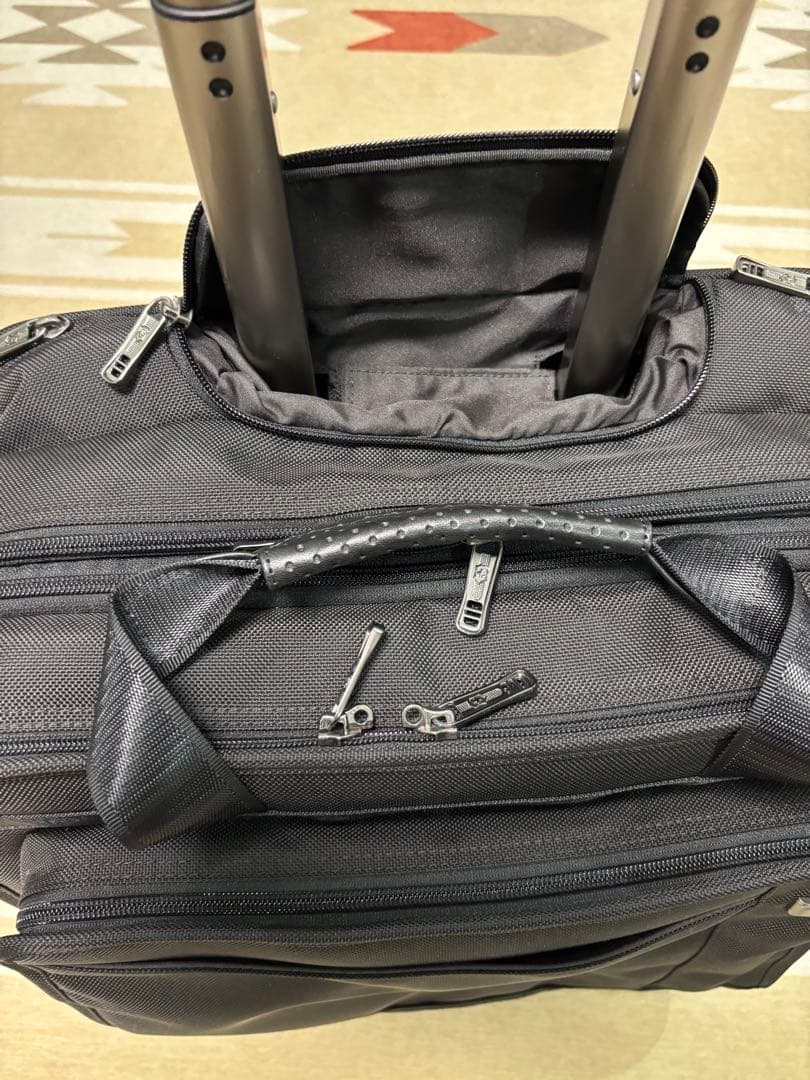 『値下げしました』Victorinox ブラック キャリーケース 中型