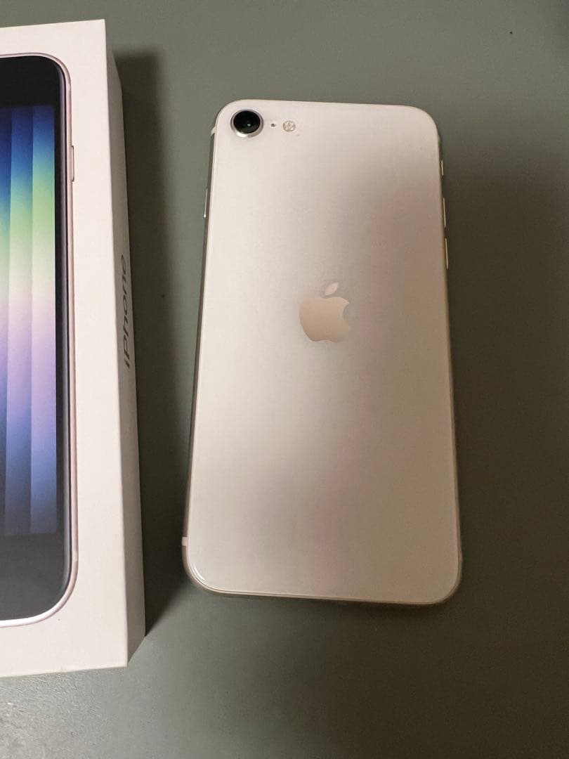 iPhone SE (第3世代) スターライト 64 GB SIMフリー