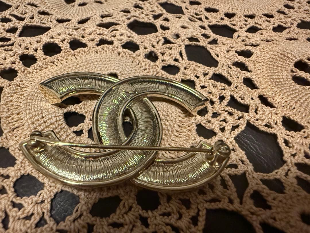 CHANEL CCロゴブローチ パールとクリスタル