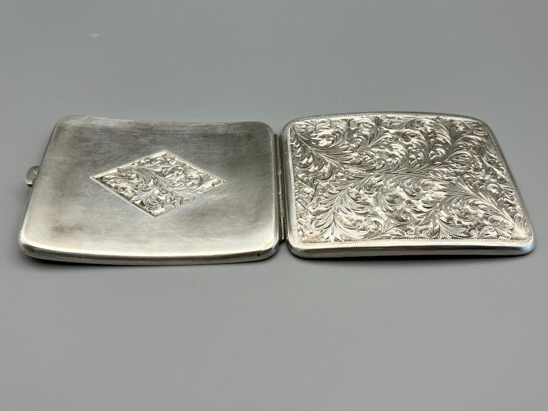 銀製　シガレットケース　唐草文　両面手彫　煙草入れ　タバコケース 　重量125g